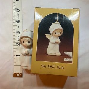 Precious Moments, The First Noel